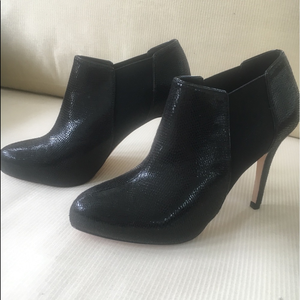 Black house white market black bootie never worn!